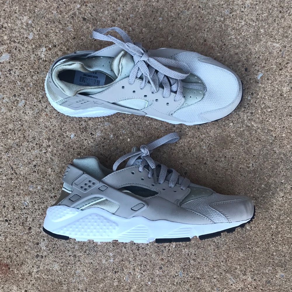 SOLD New Nike Hurrache Run